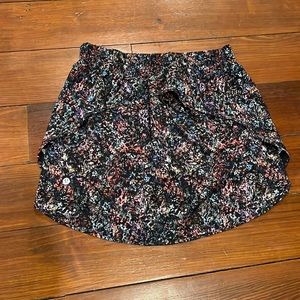 Lululemon Hotty Hot High Rise Skirt Size 8 Regular in Floral Spray Multi/Black